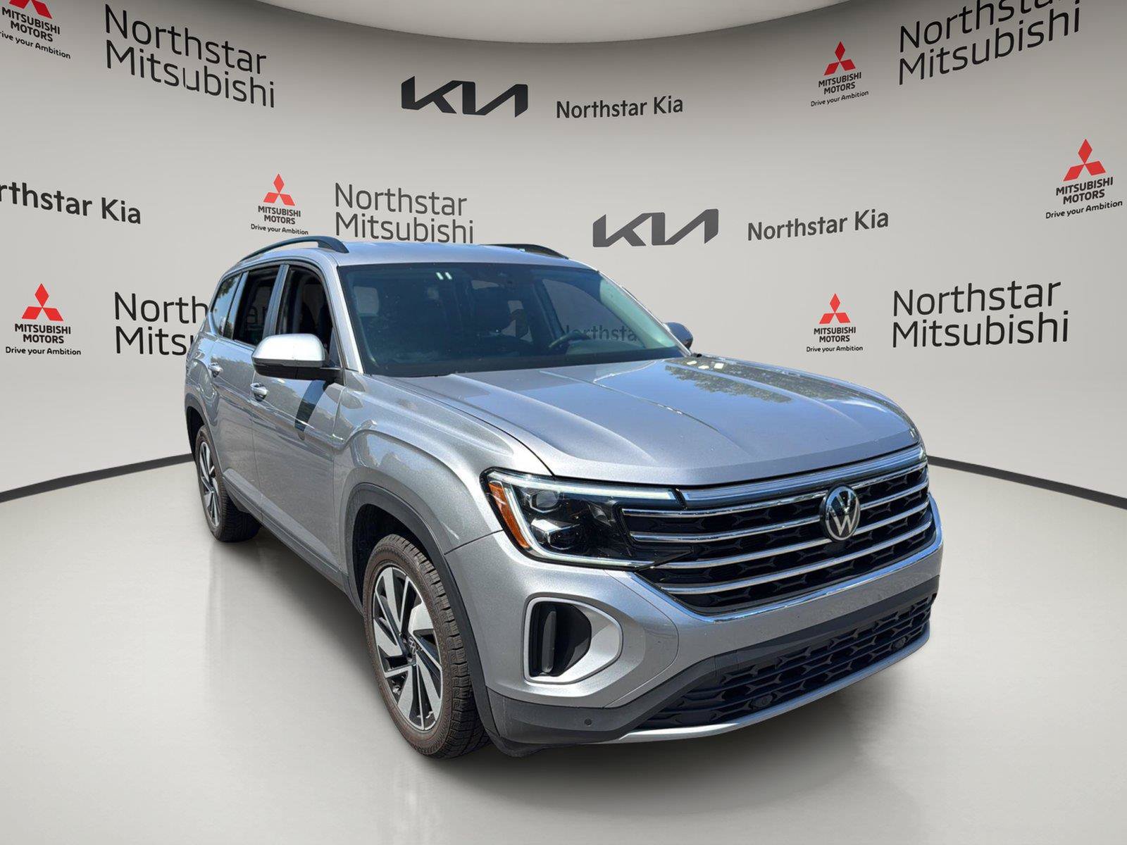 Used 2025 Volkswagen Atlas SE AWD/4WD image 8