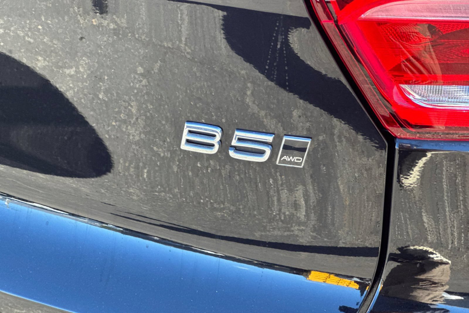 Used 2023 Volvo XC40 B5 Plus w/ Protection Package Premier AWD/4WD image 13