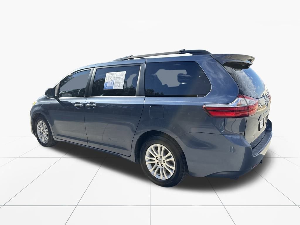 Used 2017 Toyota Sienna XLE image 6