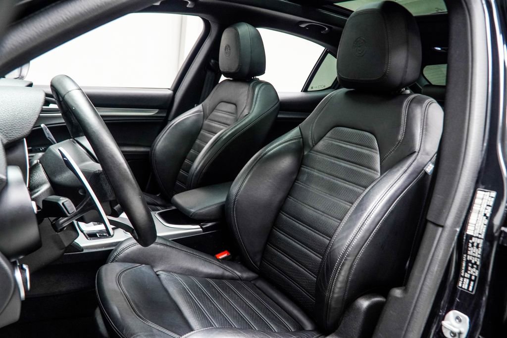 Used 2023 Alfa Romeo Stelvio Veloce AWD/4WD image 38