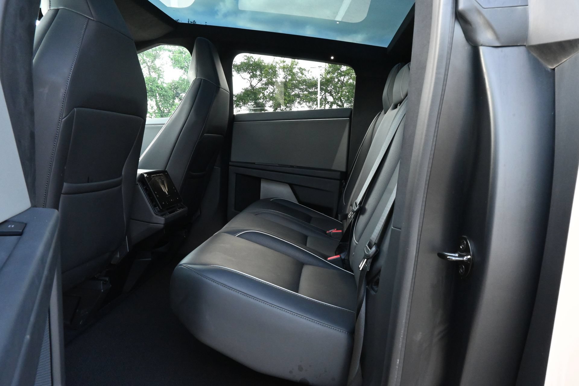 Used 2024 Tesla Cybertruck Cyberbeast AWD/4WD image 19