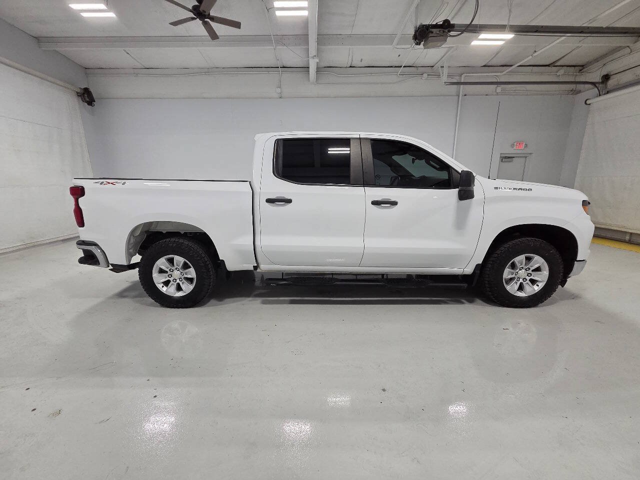 Used 2023 Chevrolet Silverado 1500 W/T w/ Trailering Package AWD/4WD image 11
