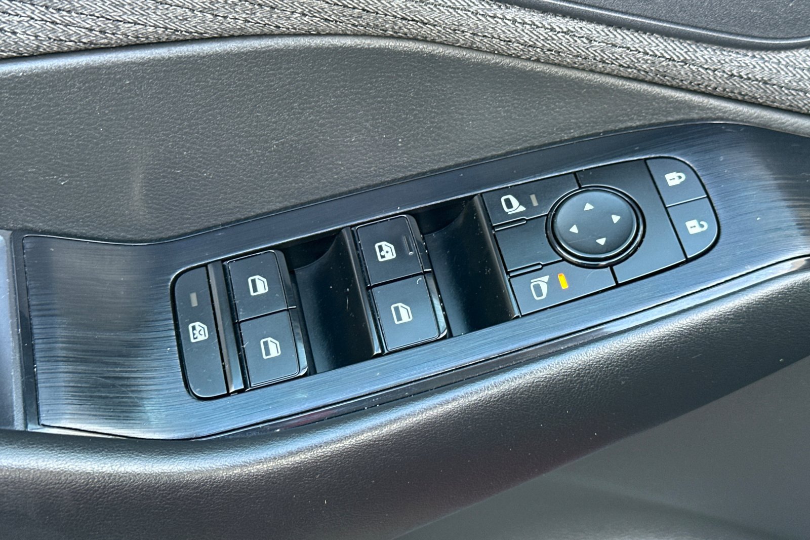 Used 2023 Nissan Rogue S FWD image 12