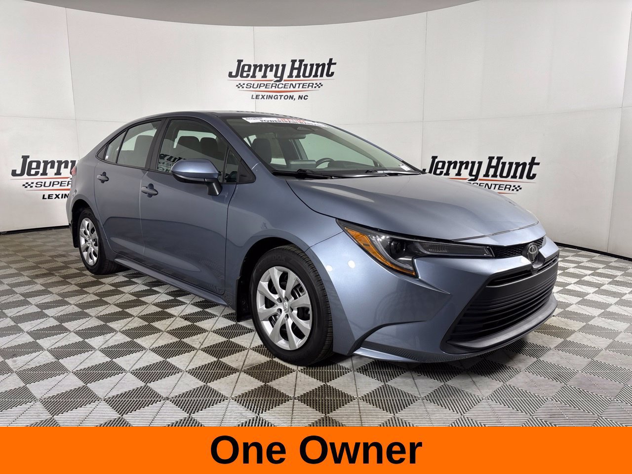 Used 2025 Toyota Corolla LE FWD image 4