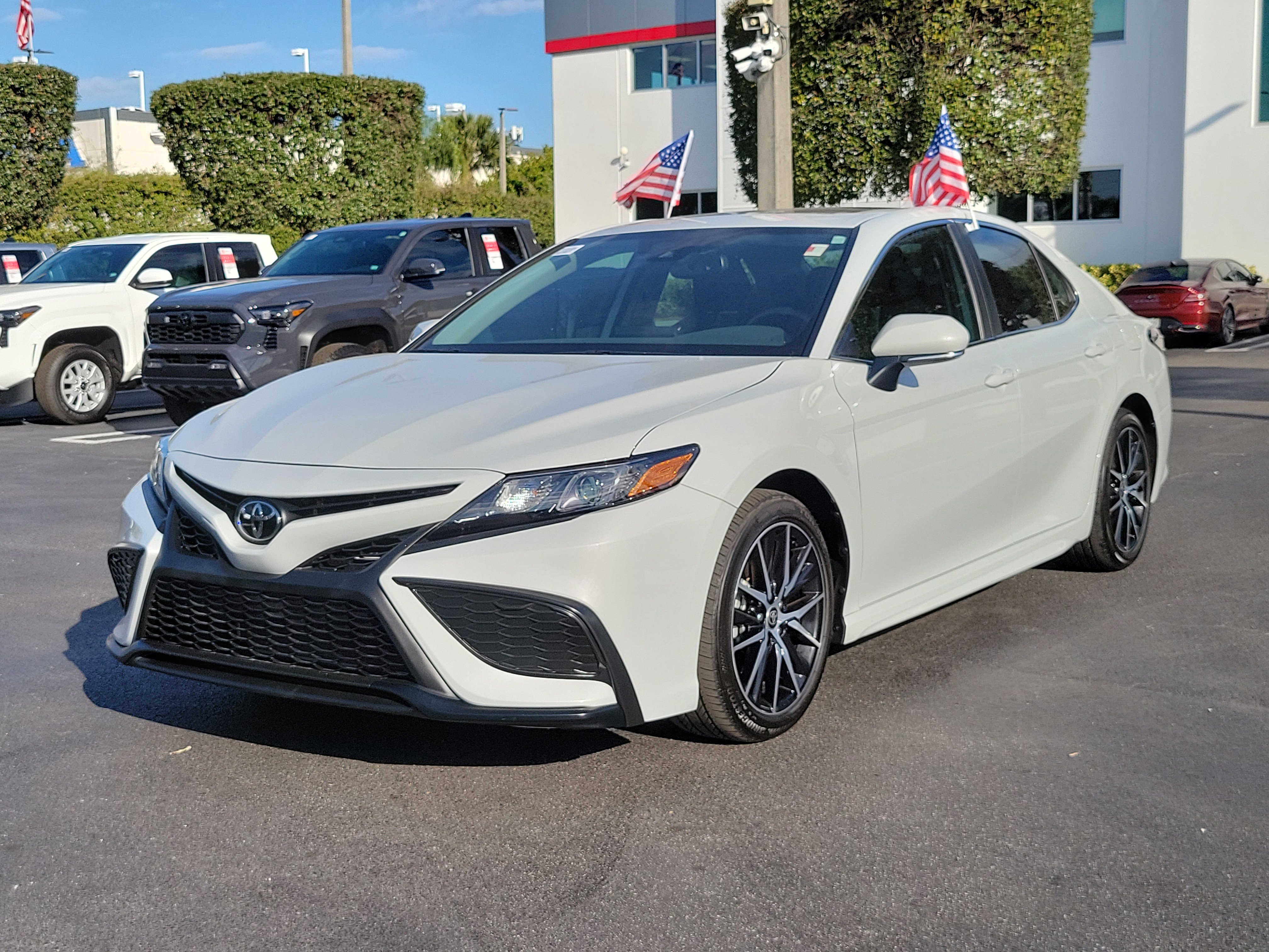 Used 2024 Toyota Camry SE w/ Cold Weather Package FWD image 6