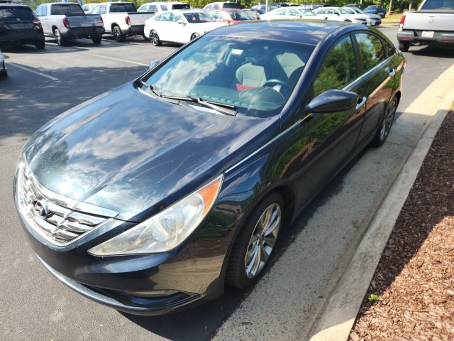 Used 2011 Hyundai Sonata SE w/ Navigation & Sunroof Pkg 4 FWD image 2