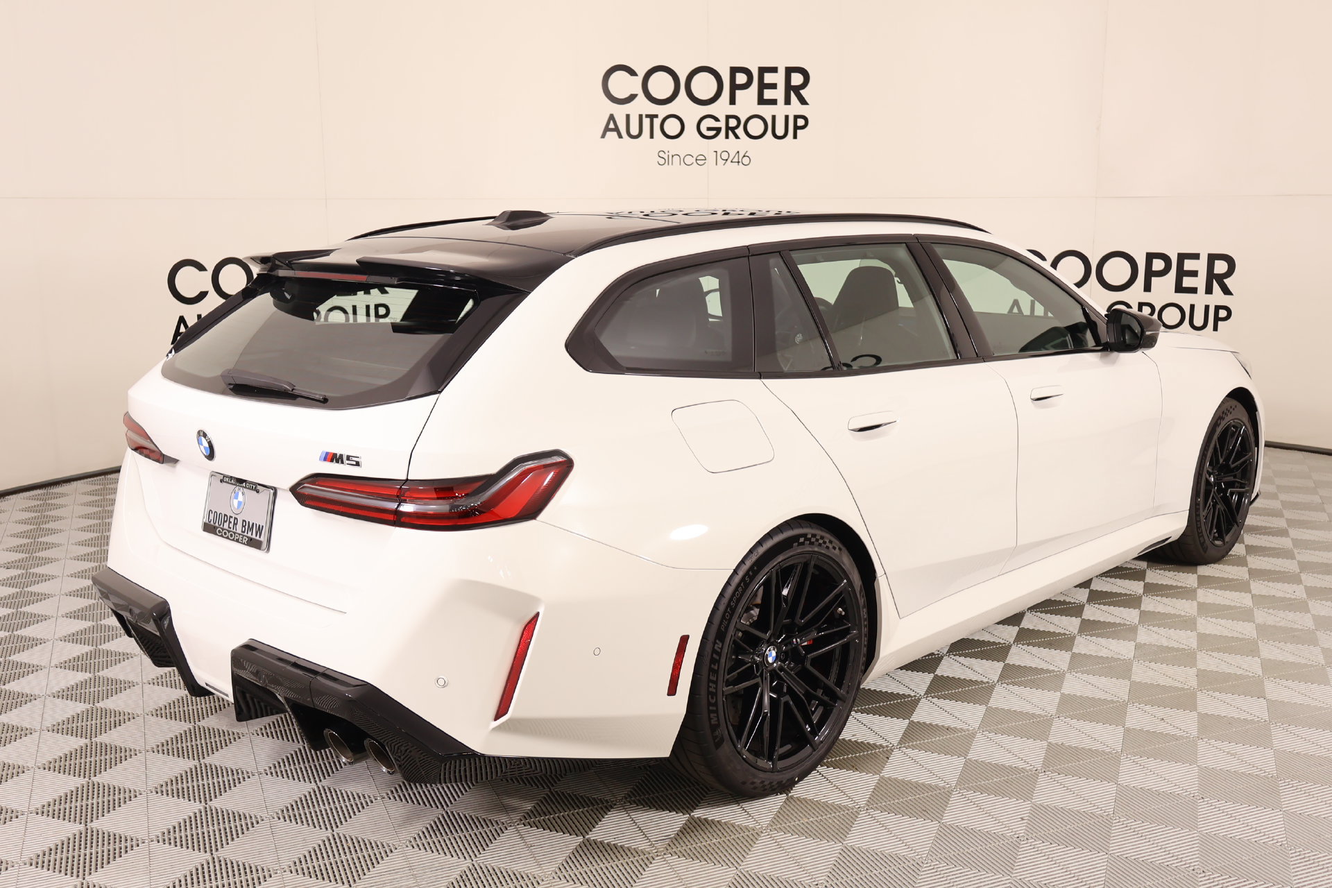 New 2027 BMW M5 Touring AWD/4WD image 21