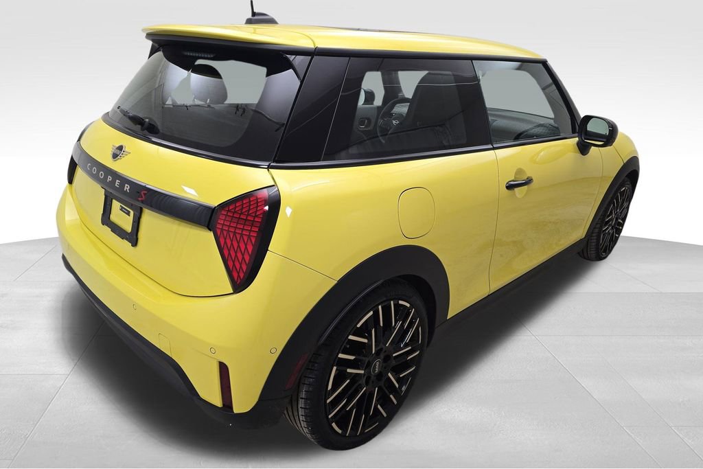 Certified 2025 MINI Cooper S image 9