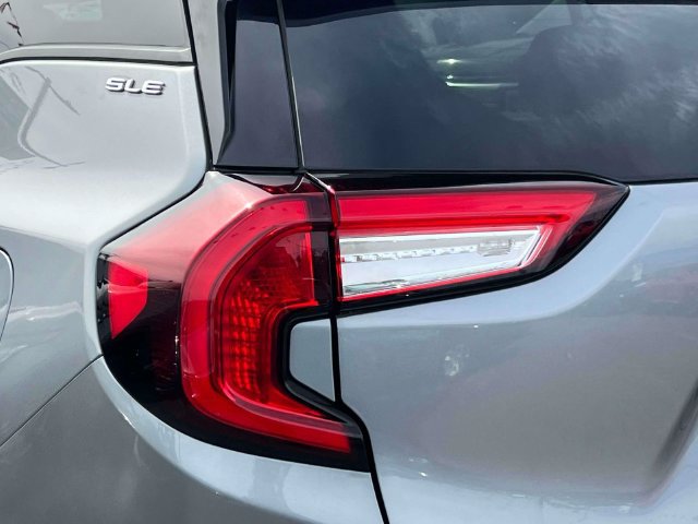 Used 2024 GMC Terrain SLE AWD/4WD image 12