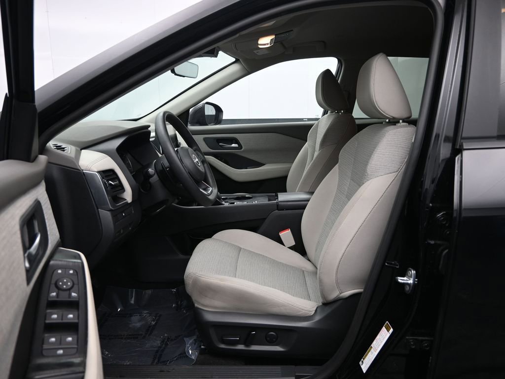 Used 2023 Nissan Rogue SV image 25