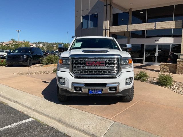 Used 2019 GMC Sierra 2500 Denali w/ Duramax Plus Package AWD/4WD image 9
