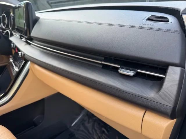 Used 2024 Kia Carnival EX image 16