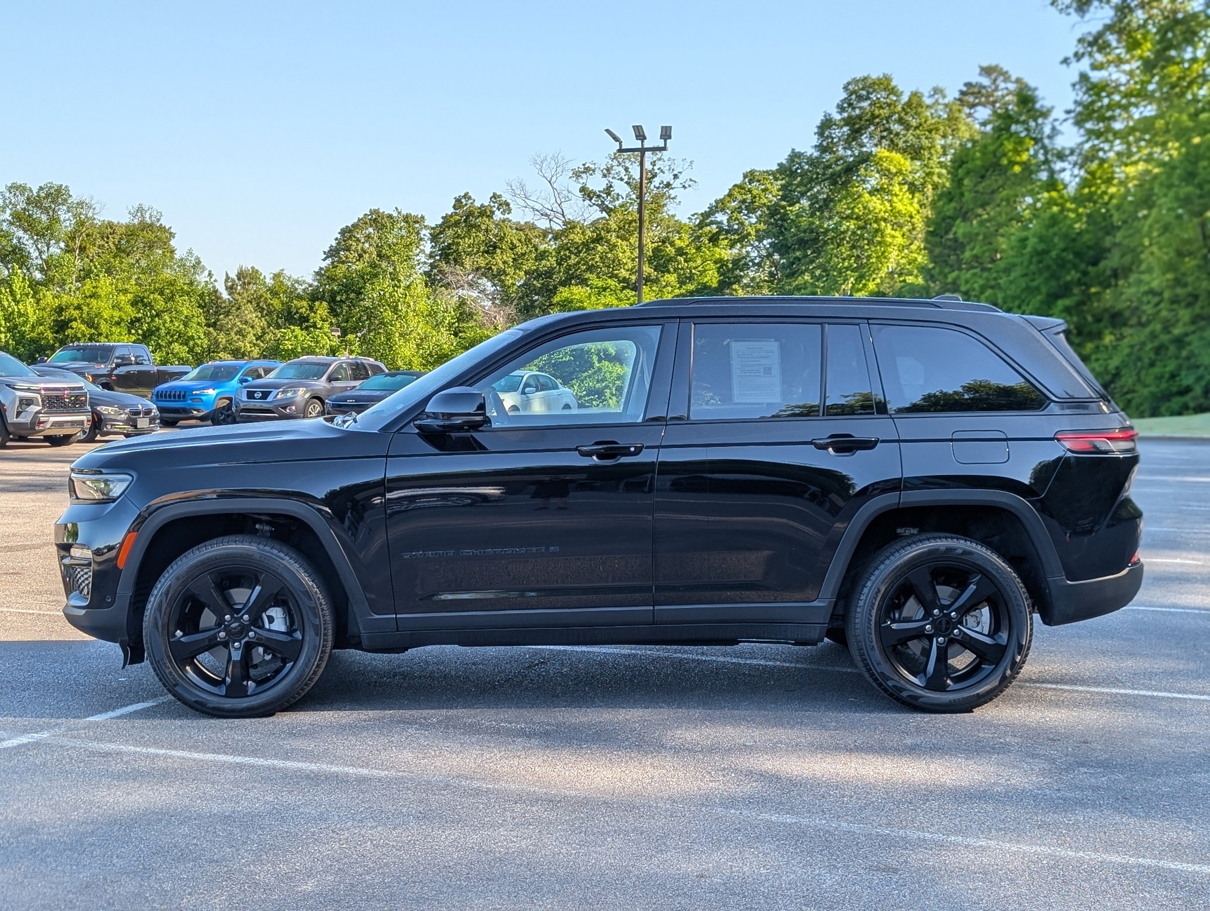 Used 2023 Jeep Grand Cherokee Limited w/ Luxury Tech Group II RWD image 6