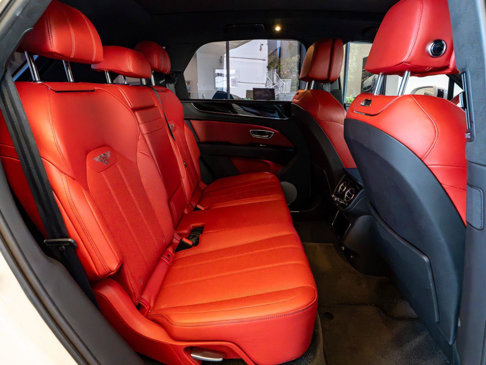 Used 2023 Bentley Bentayga AWD/4WD image 27