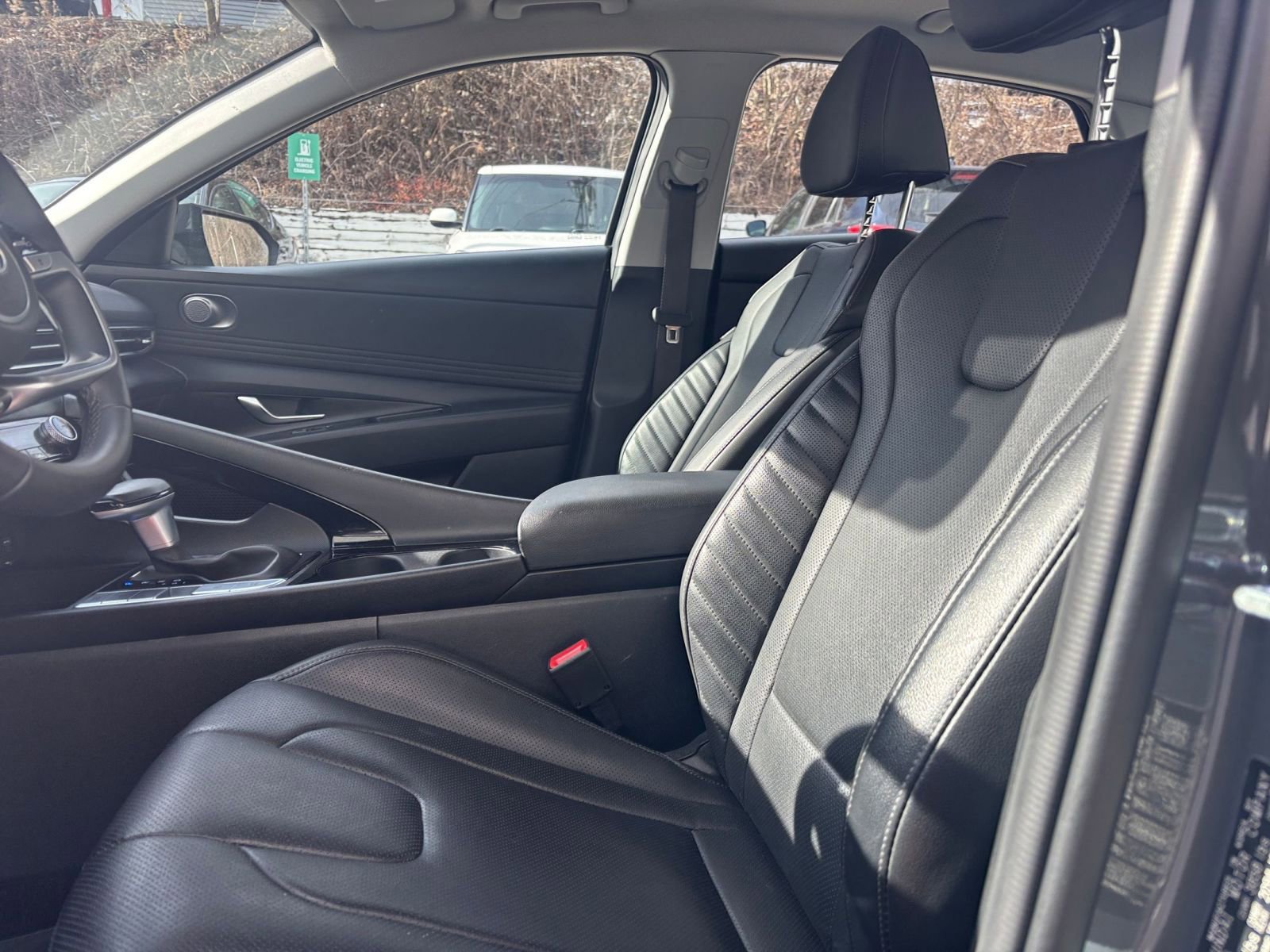 Used 2025 Hyundai Elantra Limited image 38