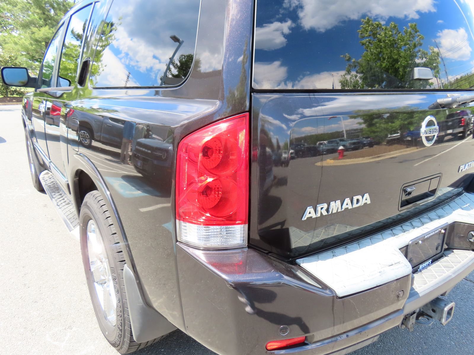 Used 2011 Nissan Armada Platinum AWD/4WD image 10
