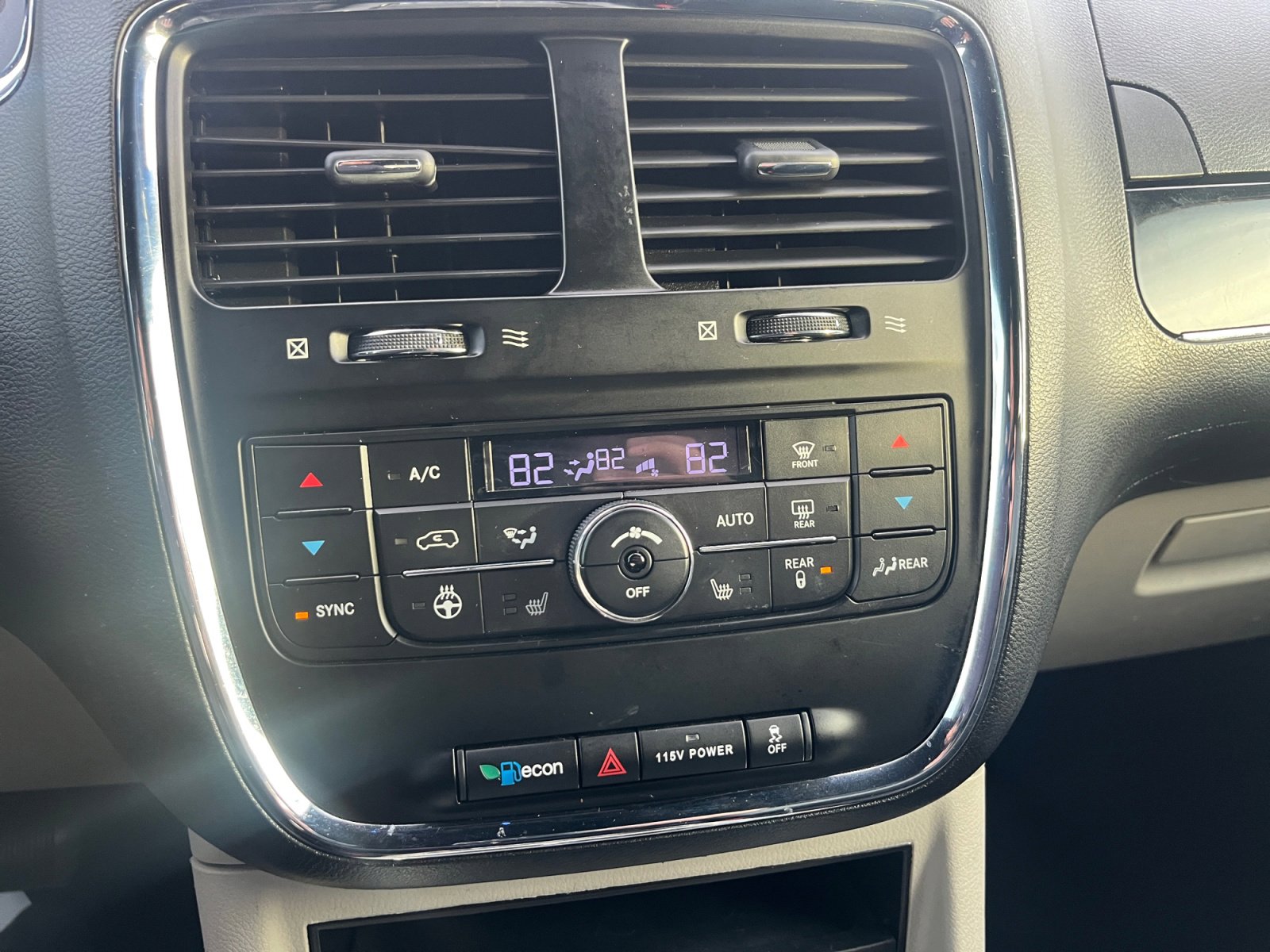 Used 2018 Dodge Grand Caravan SXT w/ Driver Convenience Group image 29