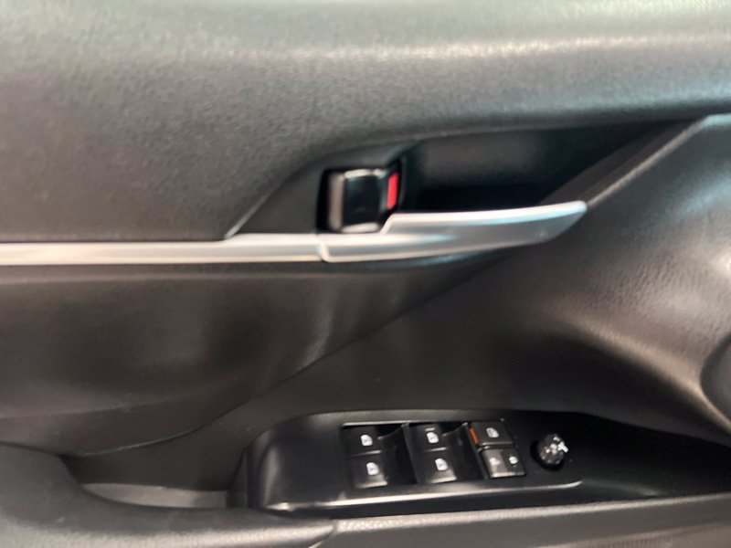 Used 2020 Toyota Camry SE FWD image 18