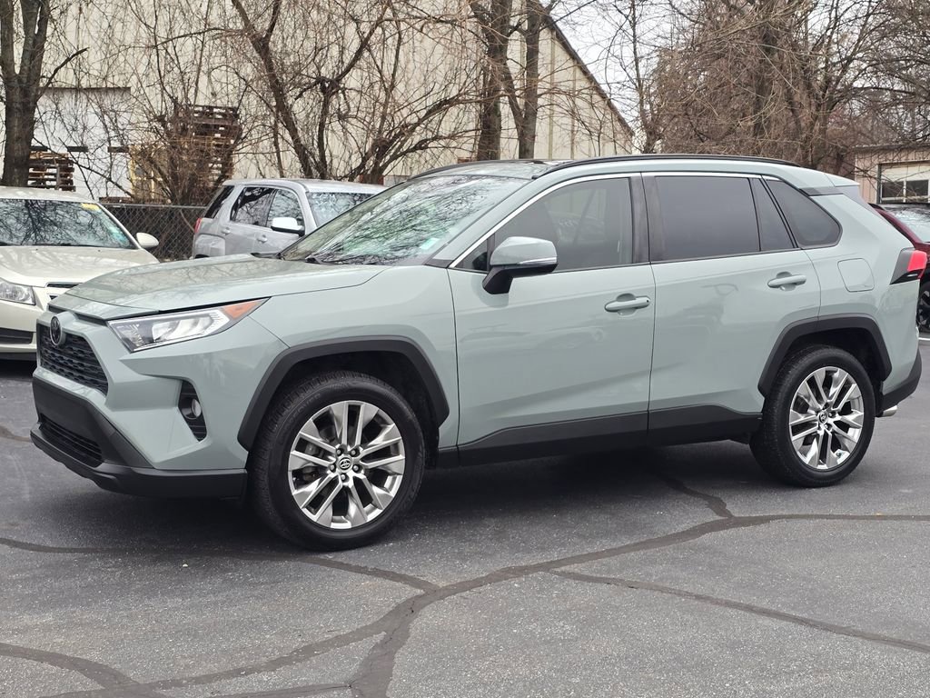 Used 2019 Toyota RAV4 XLE Premium image 7
