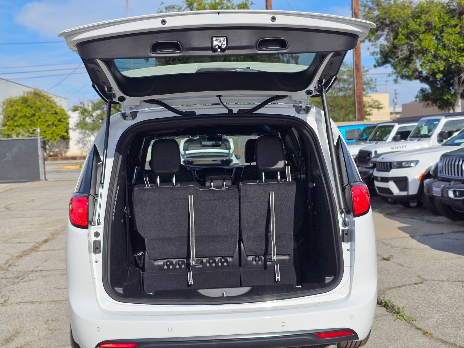 New 2026 Chrysler Voyager LX FWD image 7