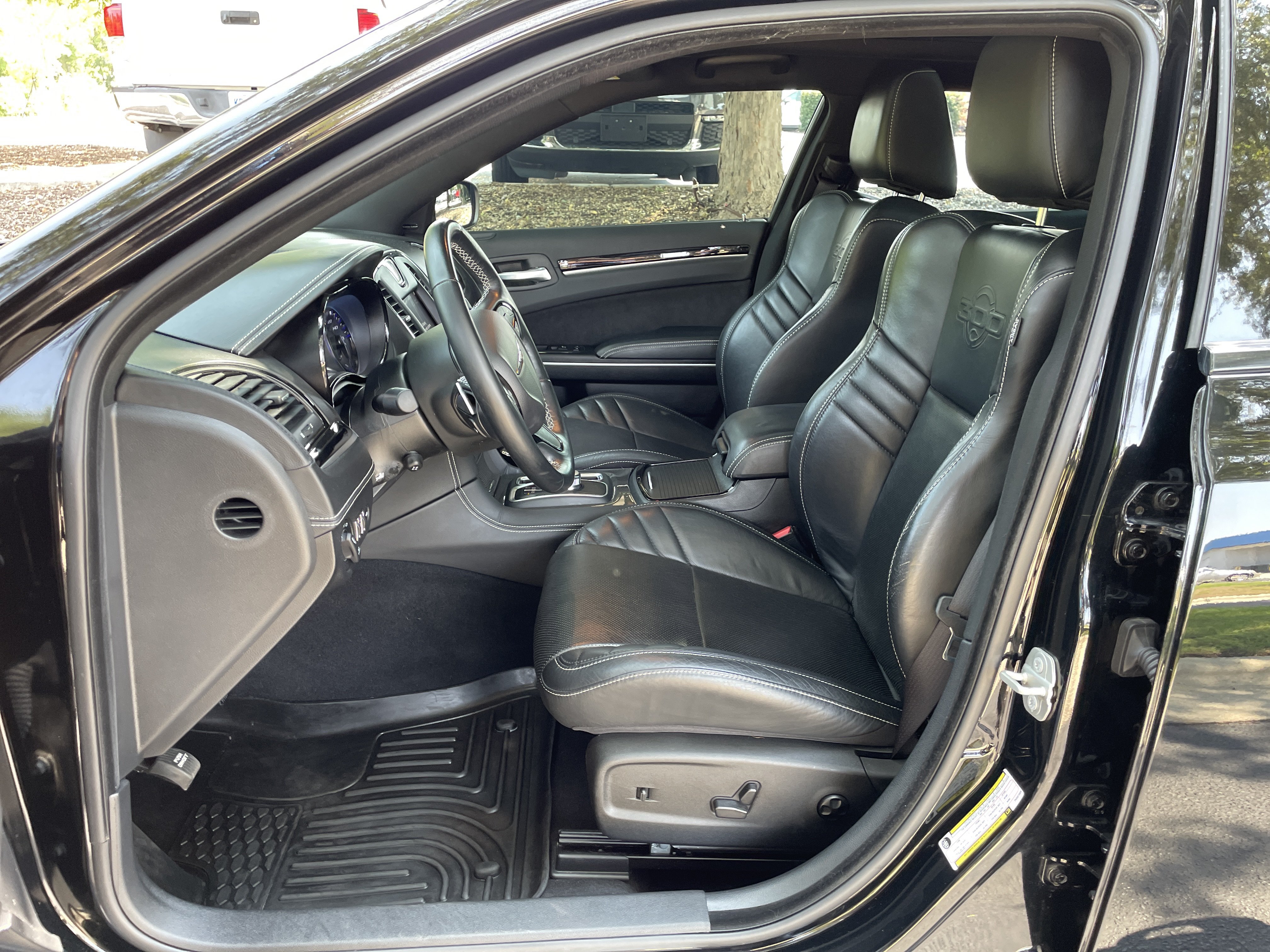 Used 2023 Chrysler 300 C RWD image 15