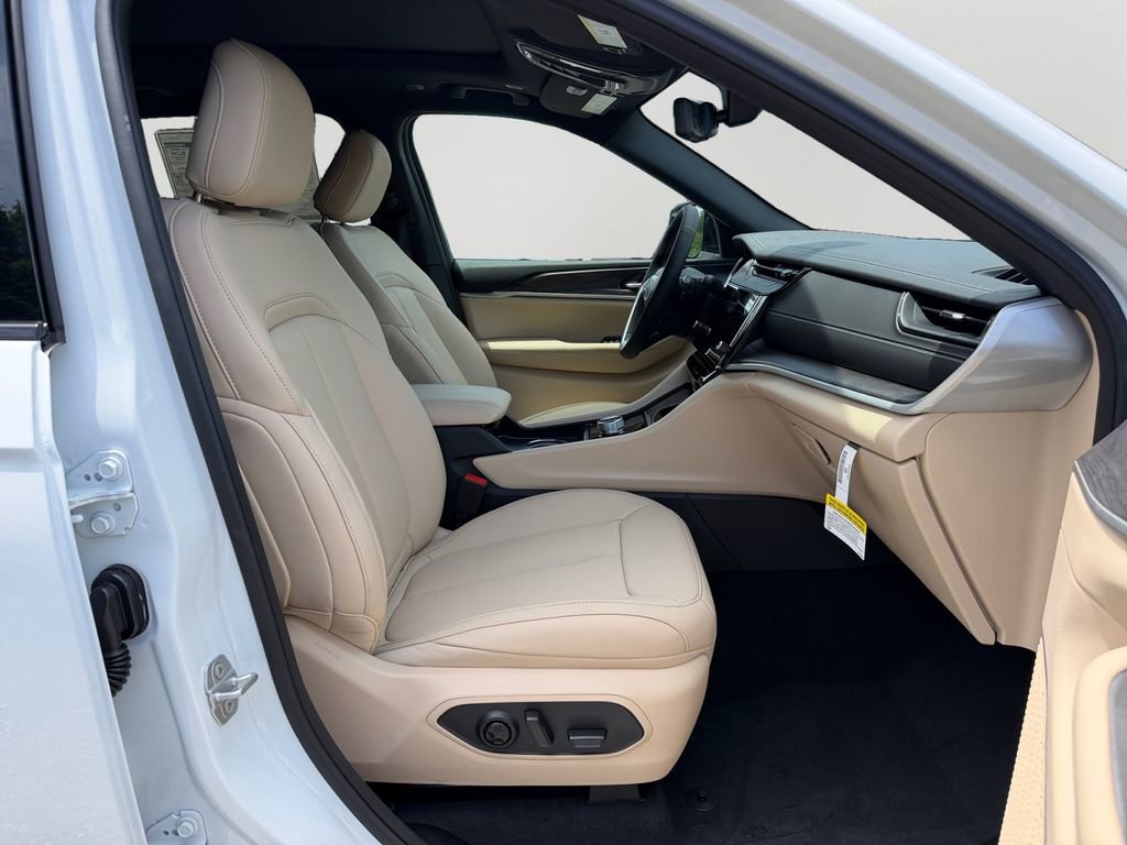New 2026 Jeep Grand Cherokee L Limited RWD image 12