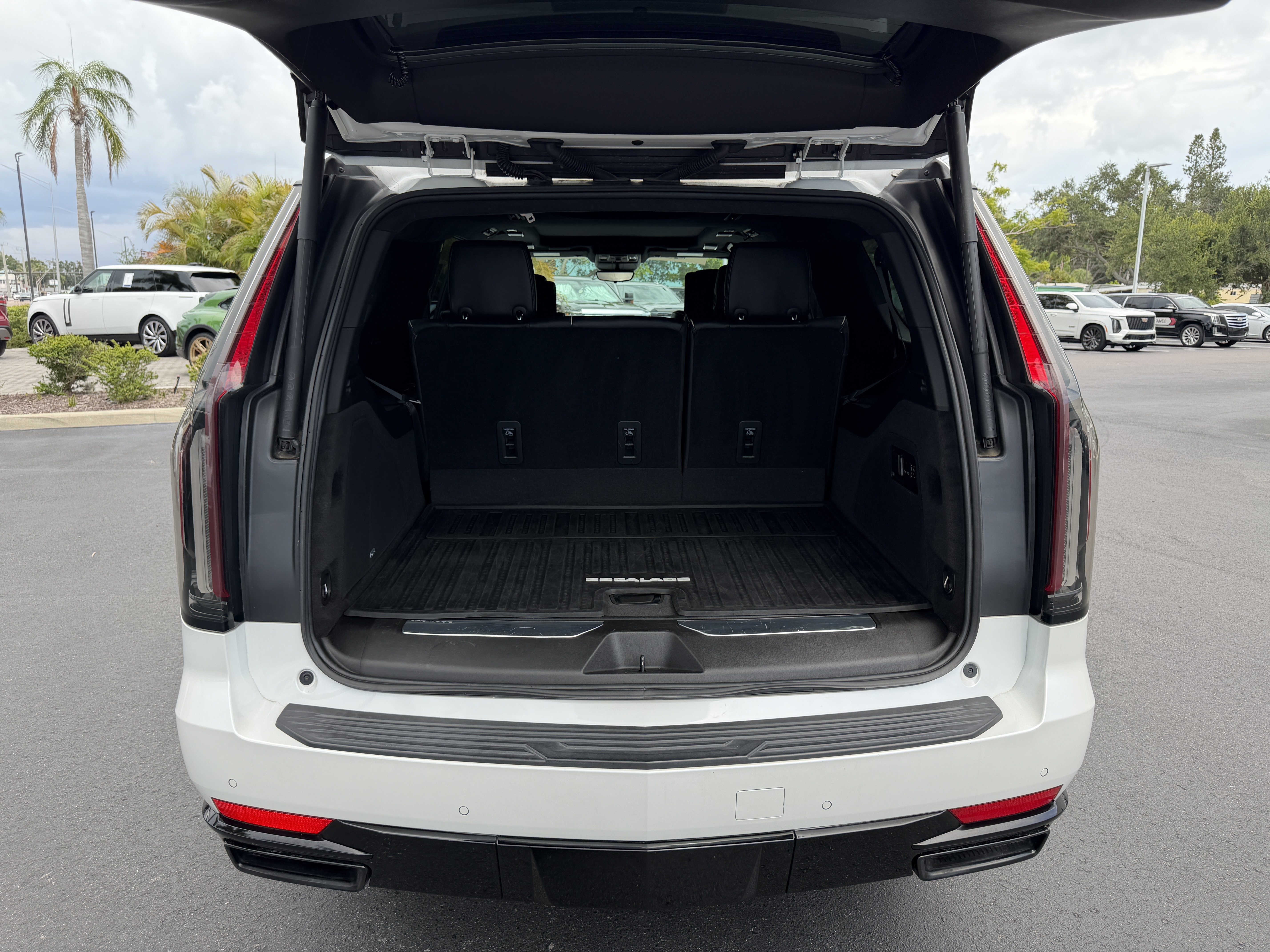 Certified 2023 Cadillac Escalade ESV Sport Platinum w/ LPO, ONYX Package AWD/4WD image 12