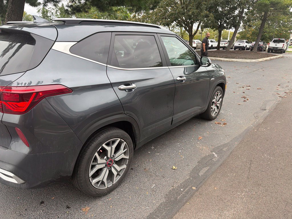 Used 2023 Kia Seltos SX w/ SX Sunroof Package AWD/4WD image 6