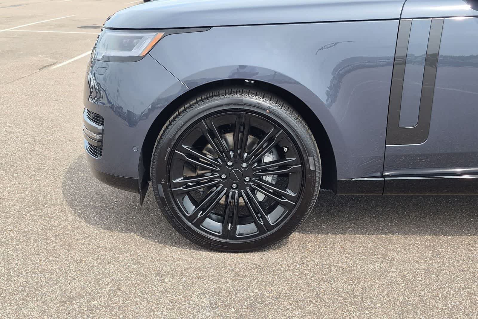 New 2026 Land Rover Range Rover Long Wheelbase SE AWD/4WD image 13