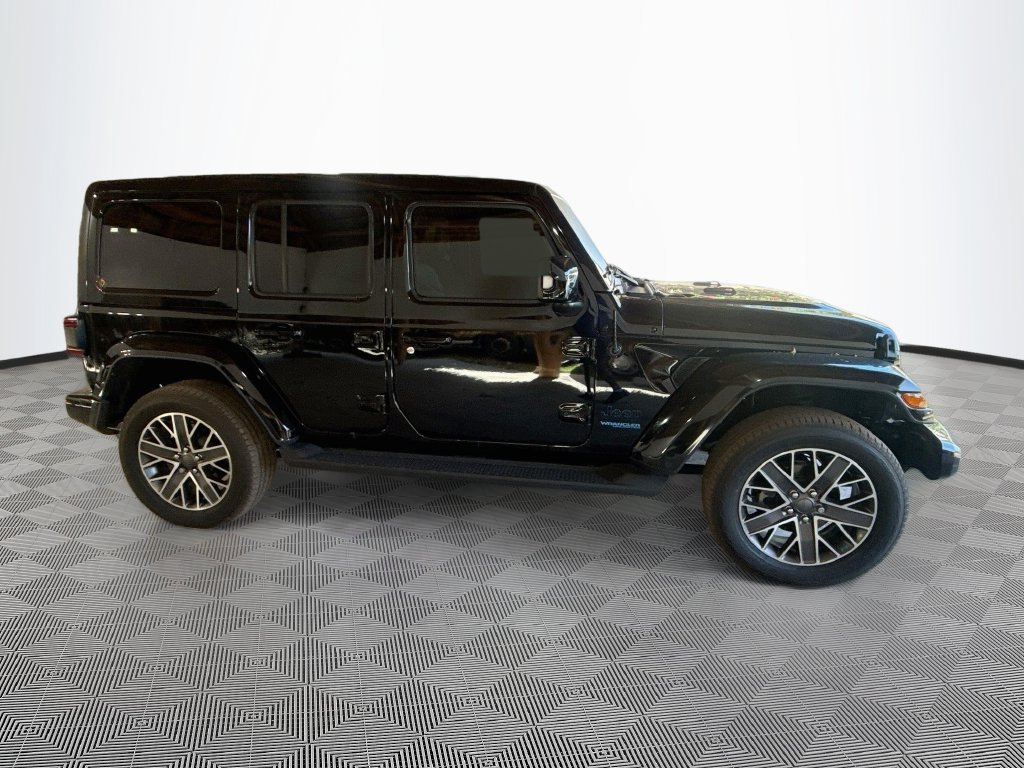 Certified 2022 Jeep Wrangler Unlimited Sahara AWD/4WD image 5