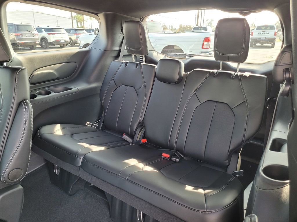 New 2026 Chrysler Pacifica Select w/ S Appearance Package image 12