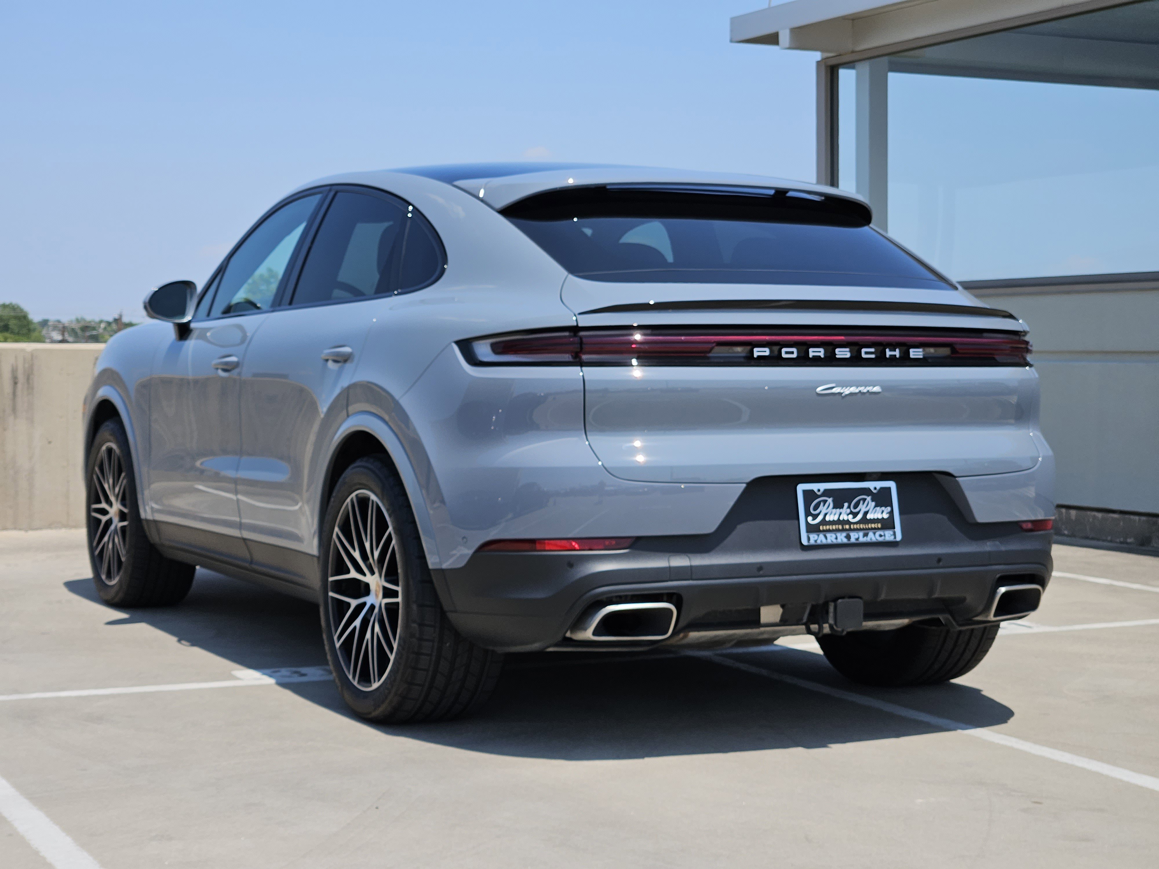 Certified 2025 Porsche Cayenne Coupe image 3