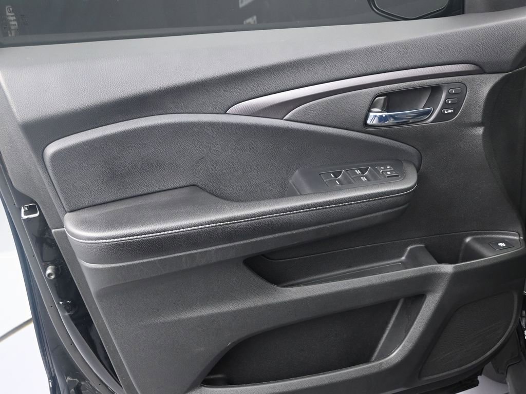 Used 2025 Honda Ridgeline RTL image 9