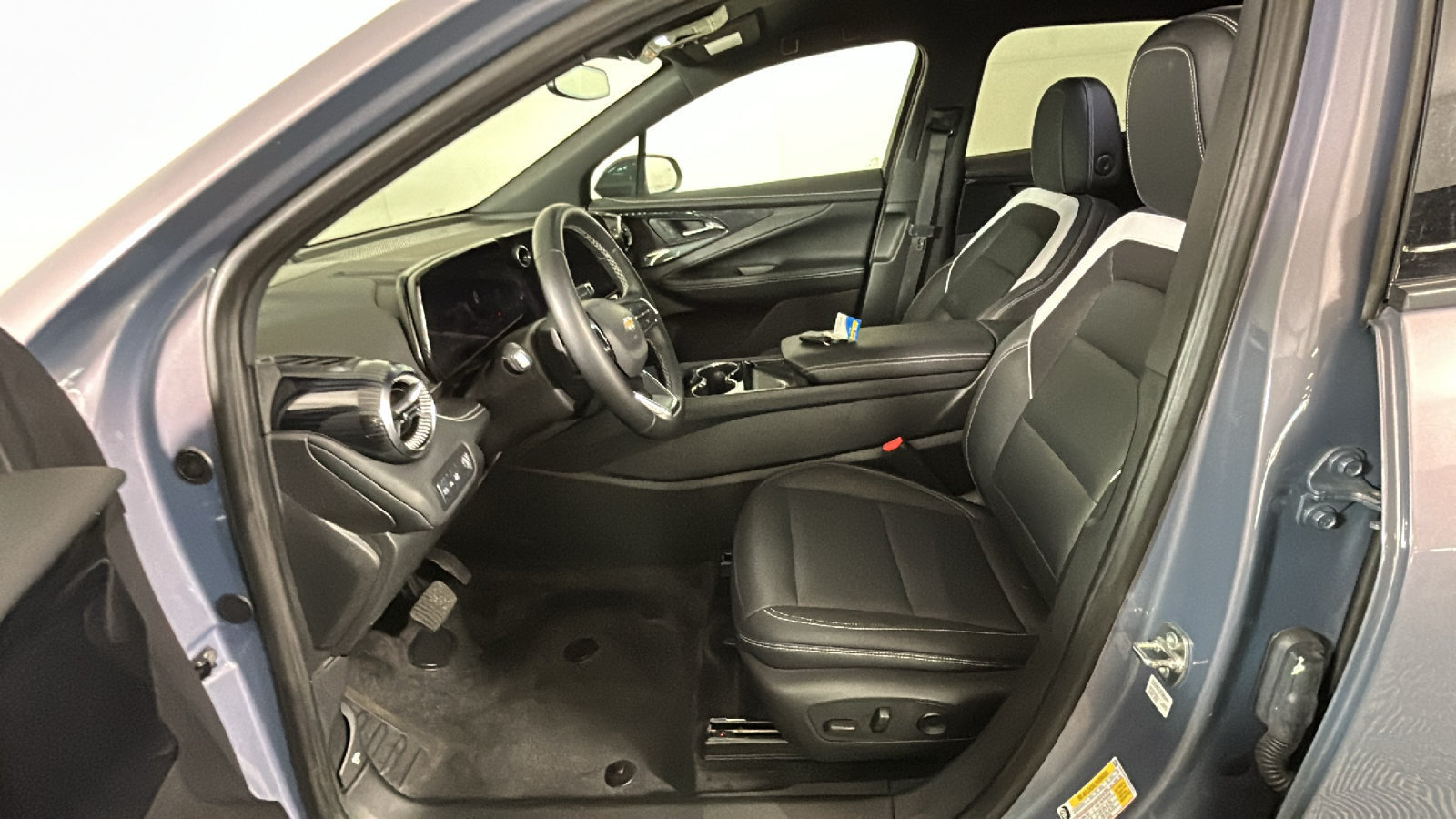 Used 2024 Chevrolet Blazer EV LT AWD/4WD image 14