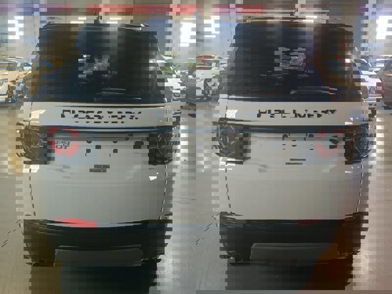 Used 2019 Land Rover Discovery Sport SE AWD/4WD image 4