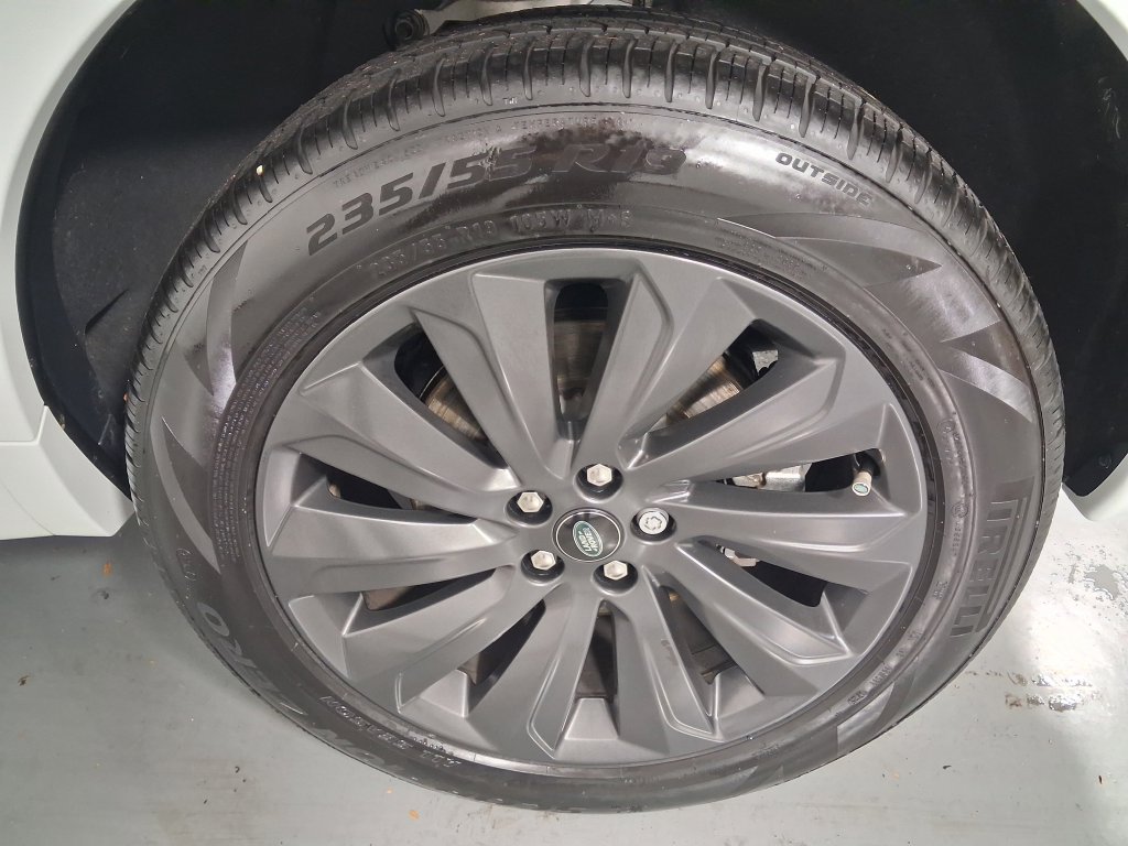 Certified 2025 Land Rover Discovery Sport S AWD/4WD image 31