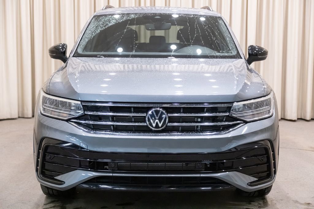 Used 2022 Volkswagen Tiguan SE R-Line AWD/4WD image 3