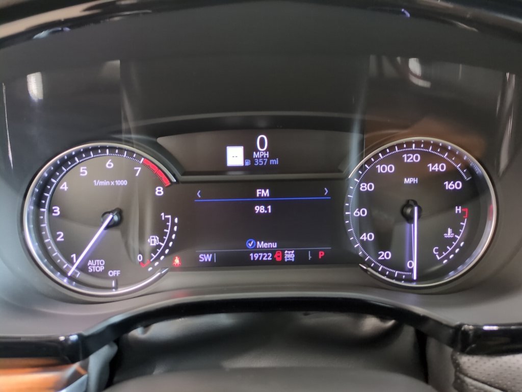 Used 2024 Cadillac XT5 Premium Luxury w/ LPO, Floor Liner Package AWD/4WD image 7