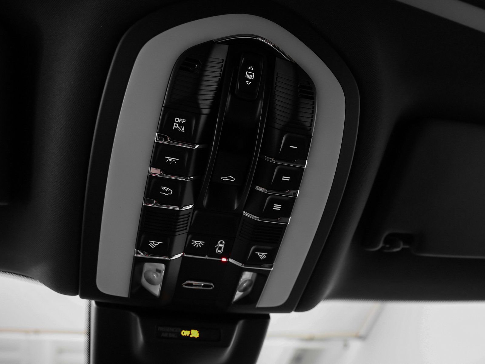 Certified 2025 Porsche Macan image 34