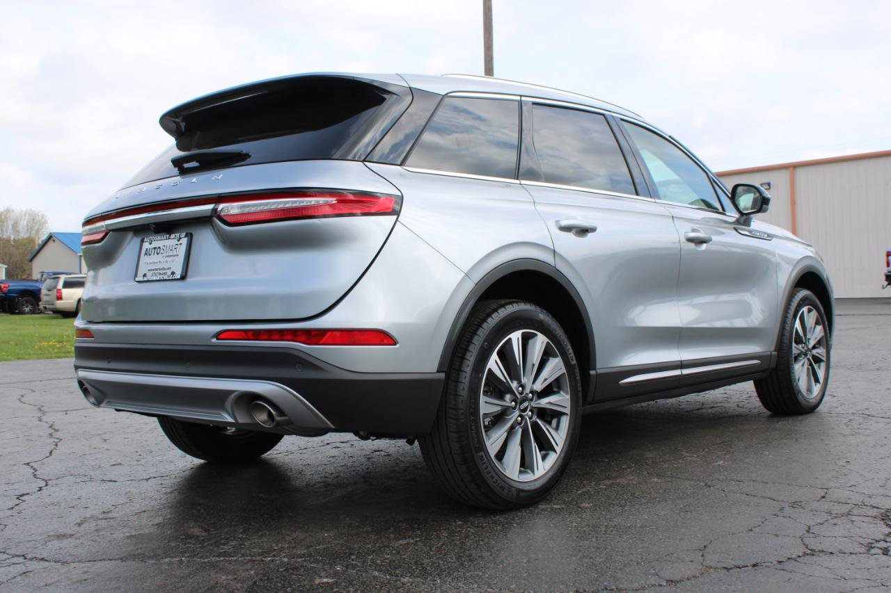 Used 2022 Lincoln Corsair Reserve w/ Elements Package FWD image 4
