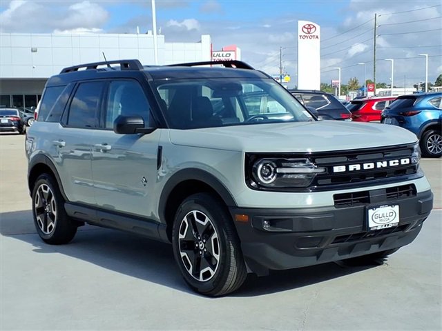 Used 2022 Ford Bronco Sport Outer Banks image 2