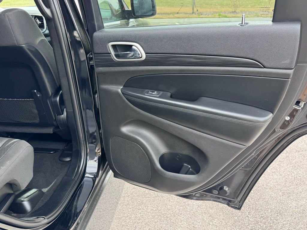 Used 2020 Jeep Grand Cherokee Laredo AWD/4WD image 26