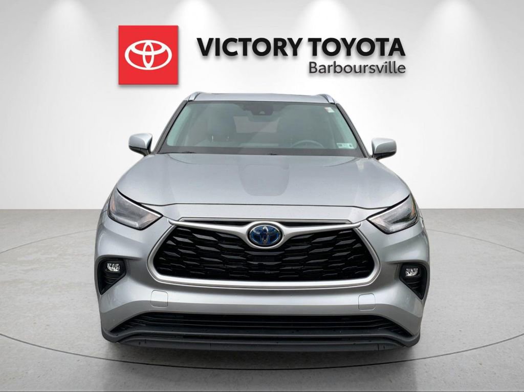 Used 2021 Toyota Highlander XLE AWD/4WD image 8