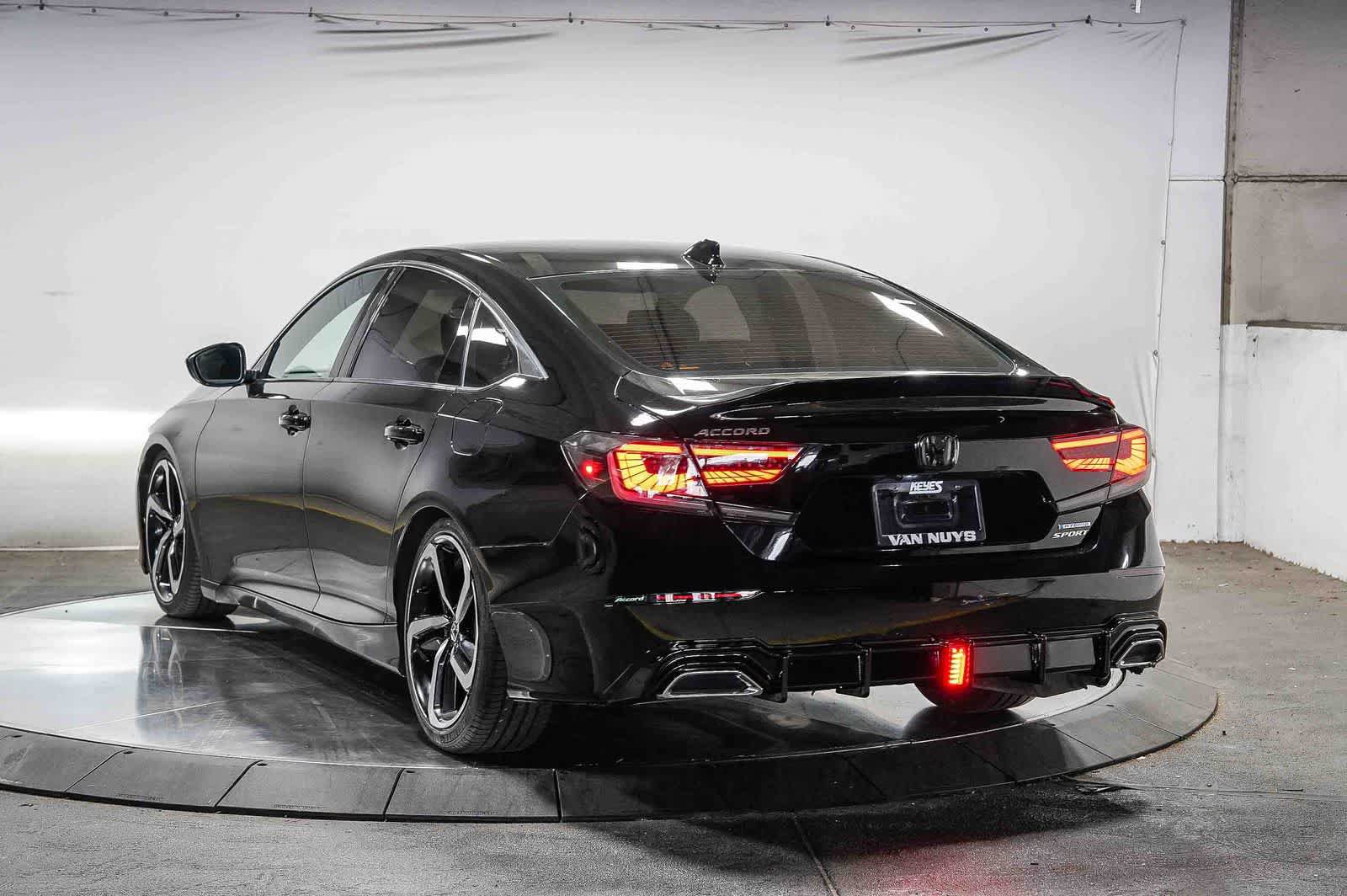 Used 2022 Honda Accord Sport image 2