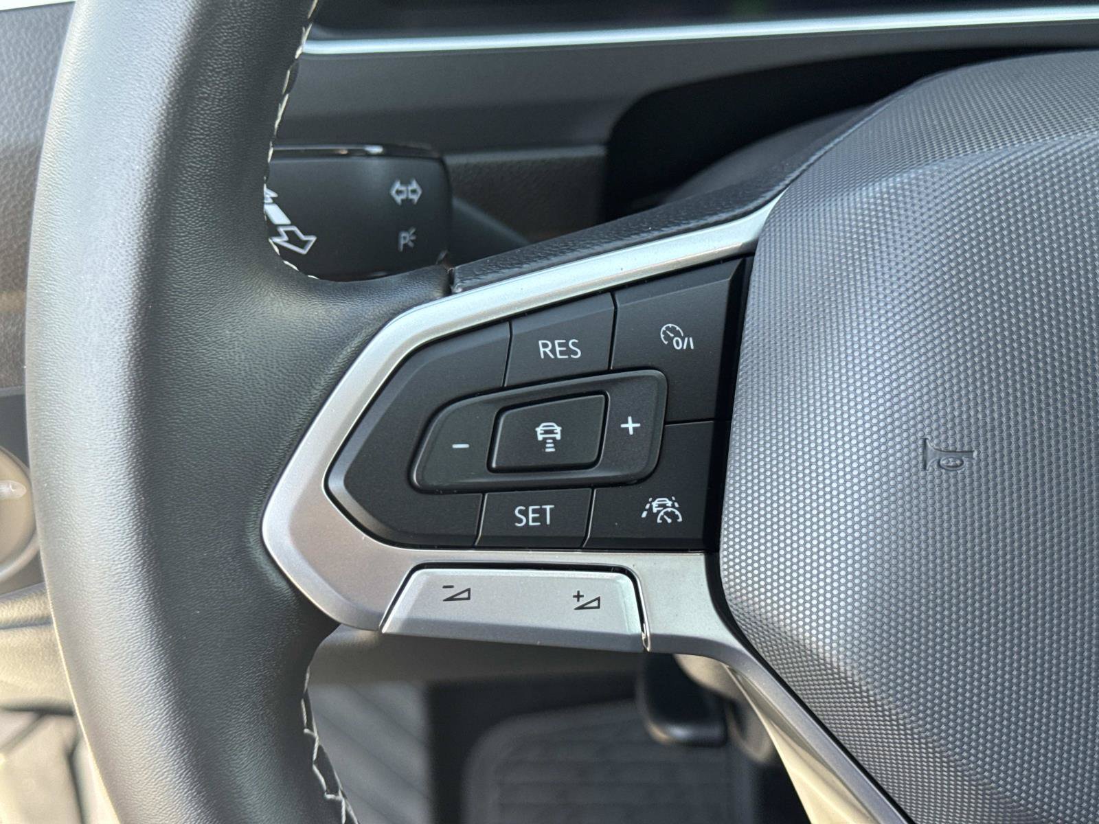 Certified 2023 Volkswagen Tiguan SE FWD image 11
