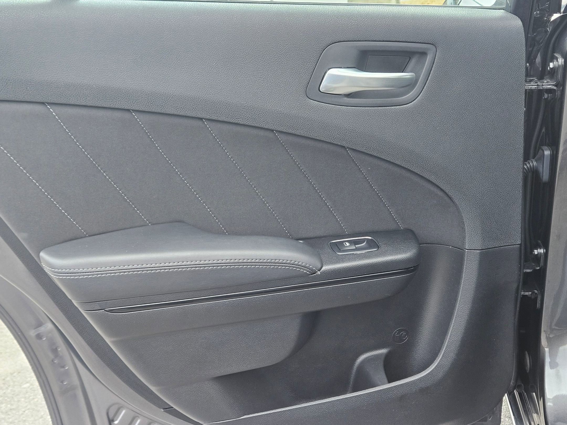 Used 2022 Dodge Charger SXT w/ Blacktop Package image 23