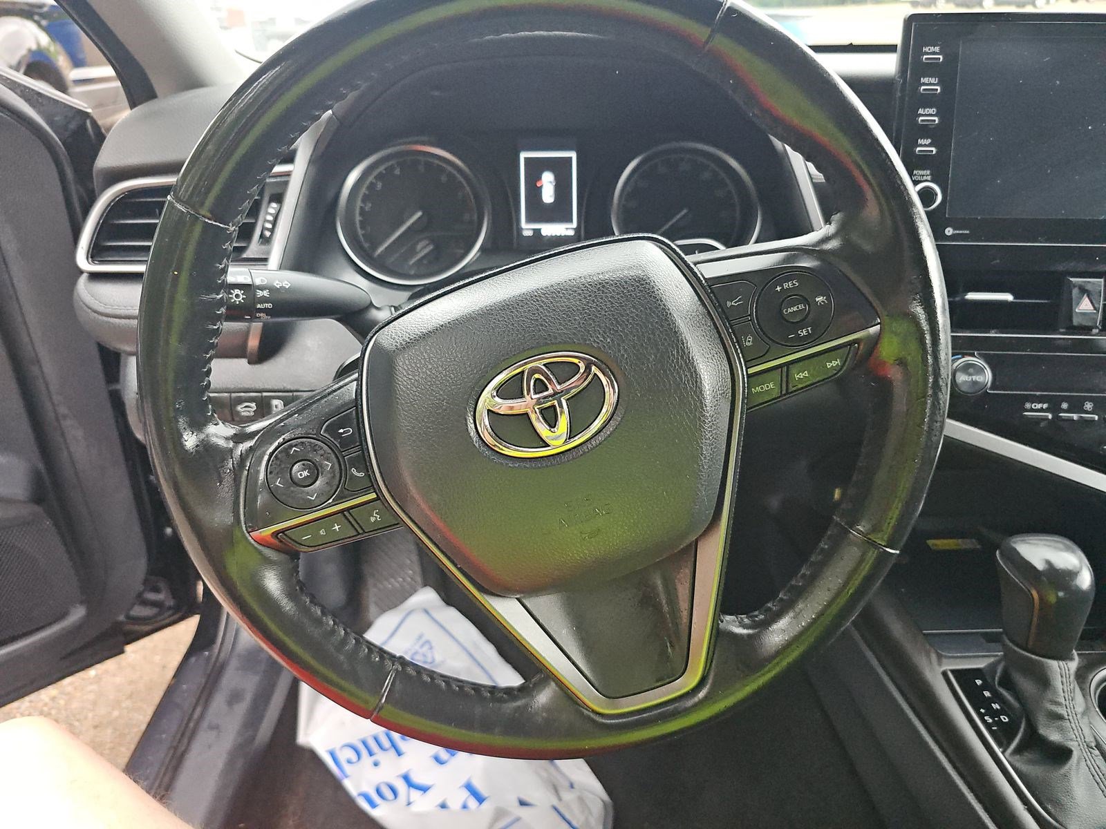 Used 2023 Toyota Camry SE w/ Cold Weather Package FWD image 8