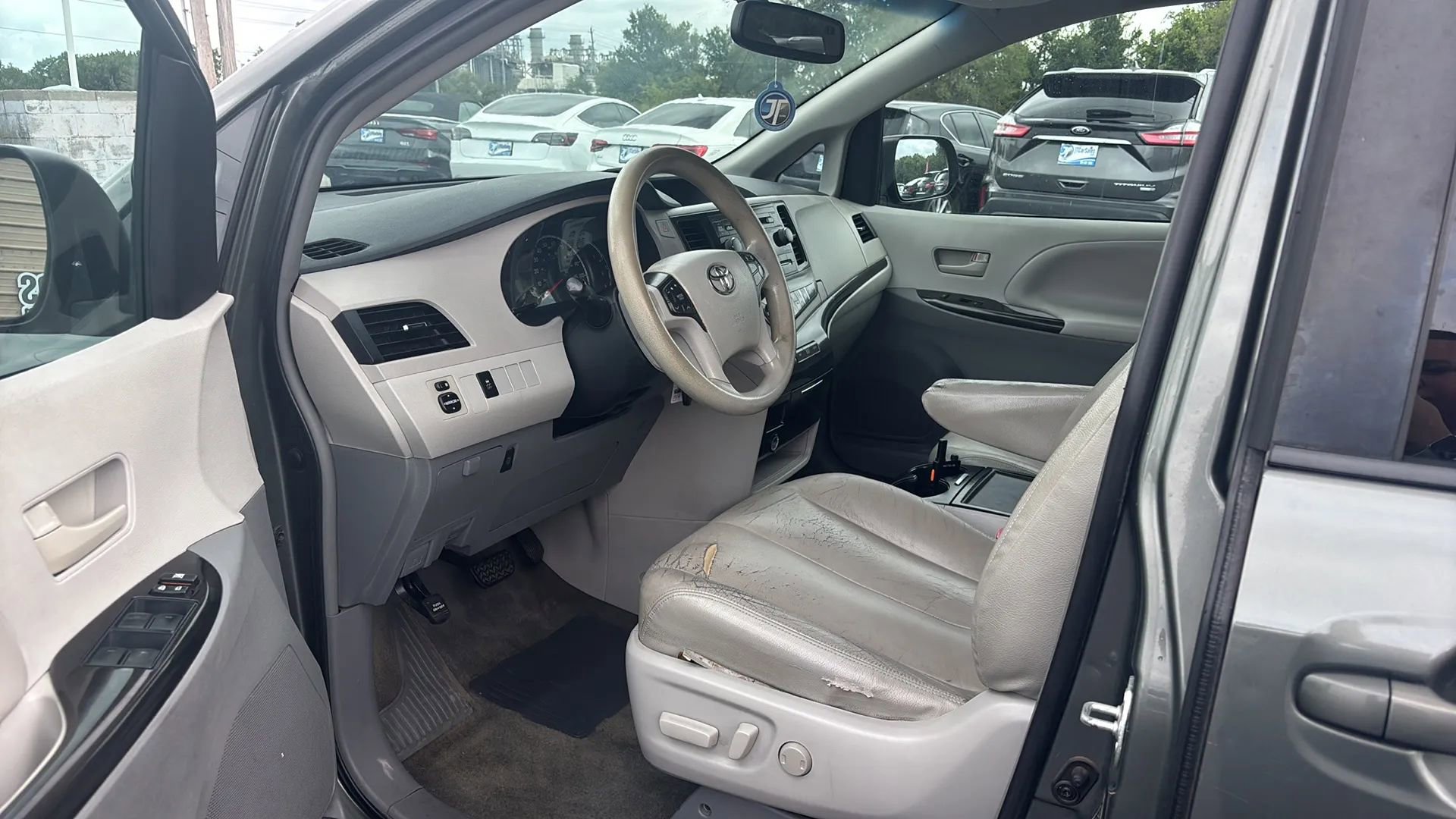 Used 2014 Toyota Sienna LE image 16