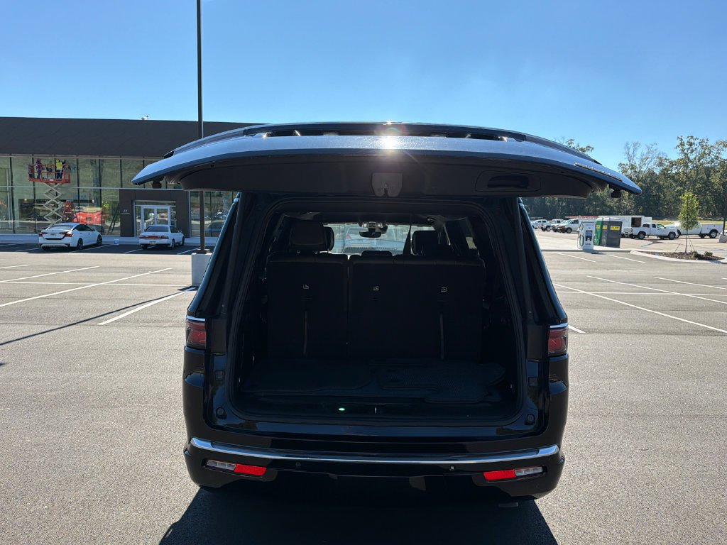 Used 2024 Jeep Wagoneer Series II AWD/4WD image 18