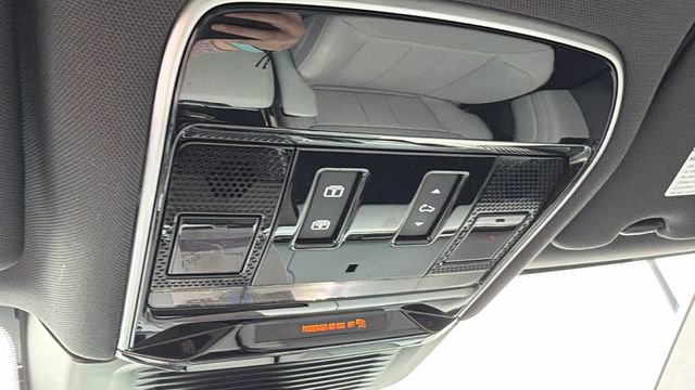 Used 2025 Land Rover Range Rover Sport SE image 15